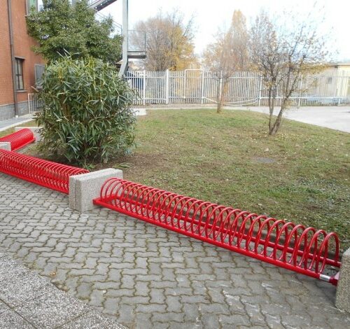 Fietsenrekken model Spirit Concrete 48 Fietsenrek Spirit Concrete. Nog een afbeelding van de fietsenrekken bij het Montessori college in Den Haag. Deze zijn in diverse afmetingen en ral kleuren leverbaar.