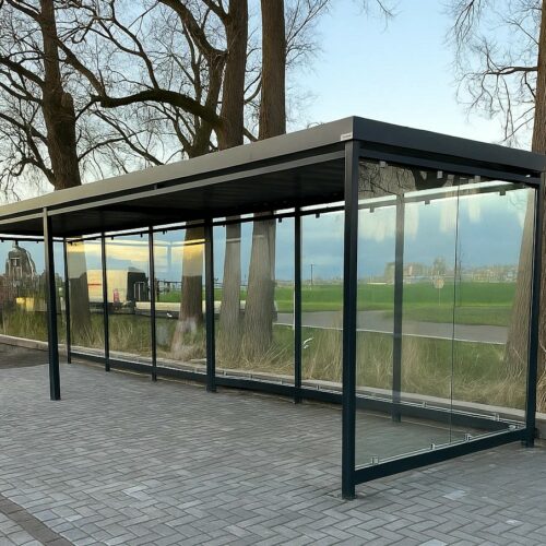 Fietsoverkapping Manheim - Modern en Maatwerk 53 Moderne fietsenstalling met glazen wanden