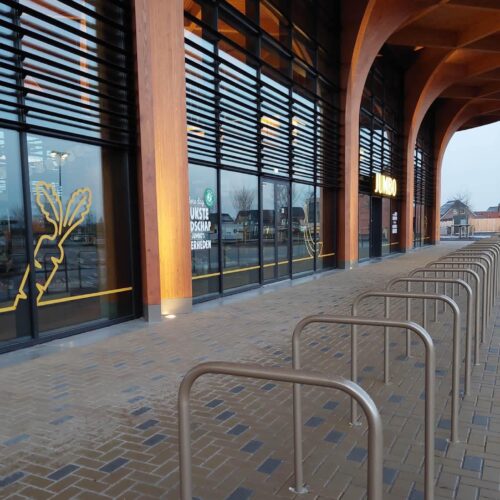 Fietsnietje 48 mm rond 39 Fietsnietjes cq aanleunbeugels zijn ideale oplossingen voor fietsenstallingen op openbare en semi-openbare locaties.