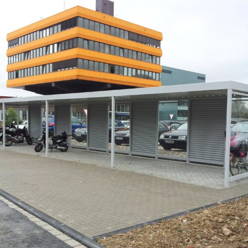 Fietsoverkapping Manheim - Modern en Maatwerk 54 Grote fietsoverkapping staal en glas 15 meter
