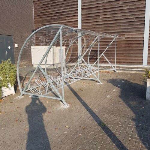 Rookoverkapping - rookabri BF1000 95 Volbad verzinkt, dus bijzonder degelijk en duurzaam. Hier de BF1000 fietsoverkapping in een fraaie 6 meter uitvoering.