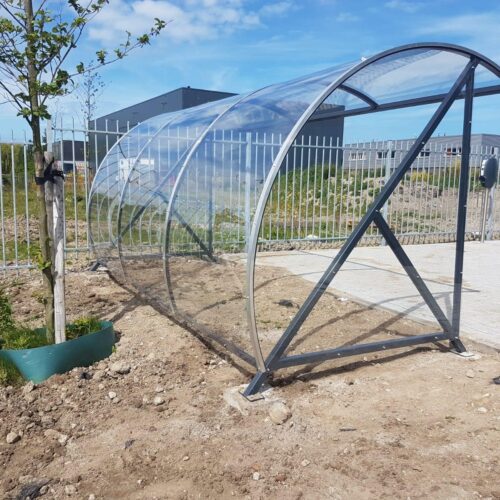 Fietsoverkapping BF1000 – Halfrond & Transparant 183 Met de nieuwe 4.5 meter uitvoering van deze fraaie rijwieloverkapping, maken we deze serie compleet
