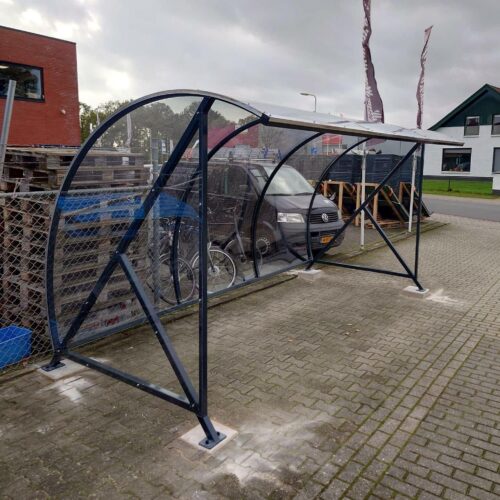 Fietsoverkapping BF1000 – Halfrond & Transparant 229 Fietsoverkapping met metalen structuur en transparante kap.