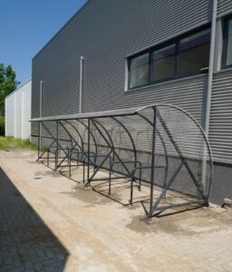 Fietsoverkapping met fietsnietjes