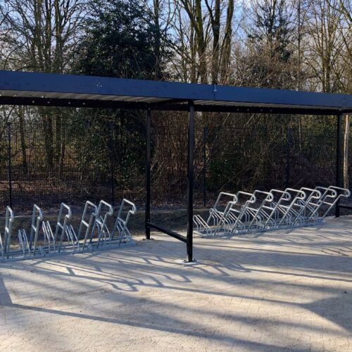 Fietsoverkapping Leipzig – Budgetvriendelijk & Schakelbaar 72 Fietsoverkapping model Leipzig basisdeel 4.3m. Gecoat in ral 9005 zonder zijwanden.