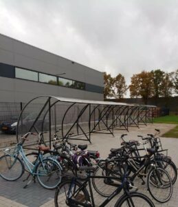 Grote fietsoverkapping lenget 18 meter