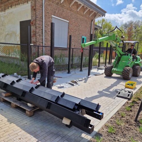 Fietsoverkapping Model City 31 Onze City met een lengte van meer dan 6m fietsoverkappingen worden vakkundig gemonteerd door ons montageteam.