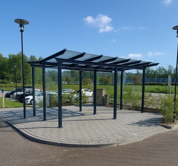 Deze staat in Hoofddorp. Onze fietsoverkapping City met een lengte van 6 meter in de tweezijdige uitvoering.