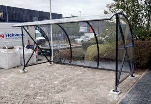 Fietsoverkapping met transparante wanden