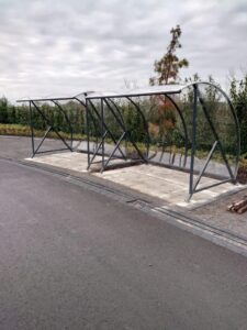 Fietsoverkapping BF1000, de top aanbieding van SKWshop, snelle levering, inclusief montage. Deze 2 staan in Beek en Donk.