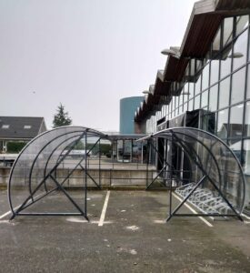 Overdekte fietsenstallingen met transparante kap