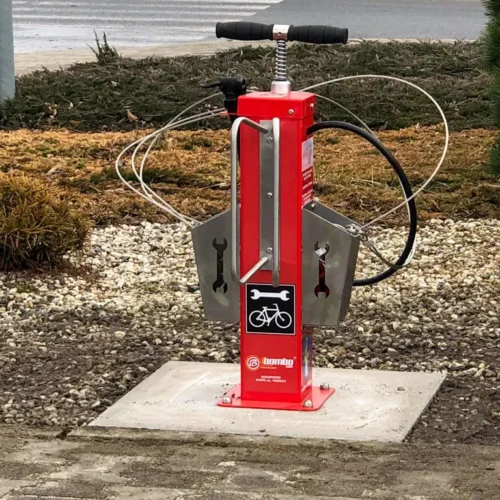 Ideaal voor uw bezoekers, collega's en medewerkers. Een mini fiets servicestation met gereedschap set en fietspomp (max 10 BAR). Tevens voorzien van 1 geïntegreerd fietsenrek