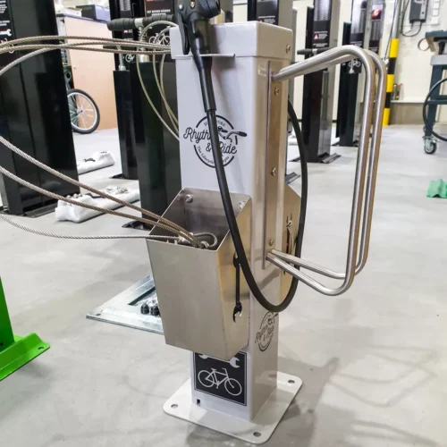 Fietsservicestation PRS-sV20 14 Het PRS-sV20 fiets reparatiestation is een uitgebreid fiets servicestation met fietspomp en geïntegreerde gereedschapsset, ideaal voor openbare ruimten en fietsenstallingen.