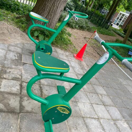 Buiten fitnesstoestel - Outdoor bike 22 FZL buiten fitnesstoestellen zijn gemaakt voor wie zijn buitenfitness serieus neemt en kiest voor topkwaliteit.