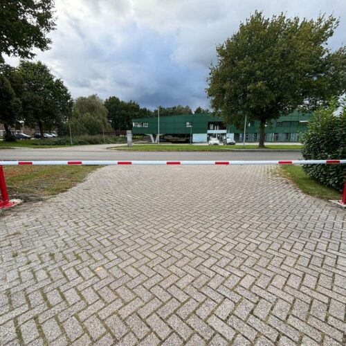 Handbediende Slagboom budget 77 Slagboom kopen? Indien deze slechts af en toe bediend word ipv de hele dag open en dicht. Is onze budget slagboom een perfecte keuze. Lengtes tot maar liefst 7 meter. Degelijk Duits fabricaat.