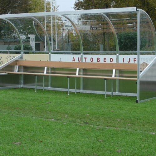 Dugout model 170 55 Uitgevoerd als hockey-dug-outs. aluminium onderzijde.