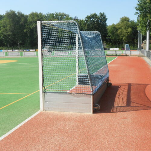 Hockeydoel met rubber achterschot 12 Met aangelaste wielen zijn deze hockeydoelen moeiteloos te verplaatsen