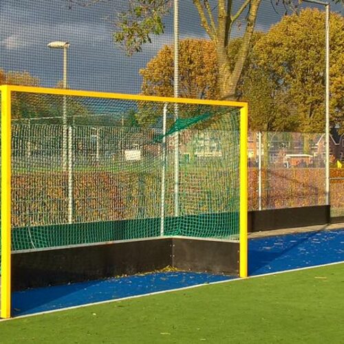 Hockeydoel Superior 29 Al onze hockeydoelen kunnen naar keuze met een geel of een wit gecoat aluminium frame geleverd worden.