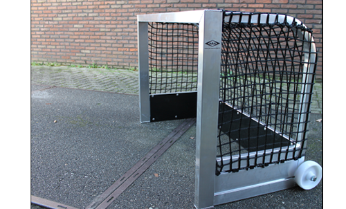Mini hockeydoelen 53 Afgebeeld de kleinste uitvoering van deze hockeydoeltjes met de transportwielen