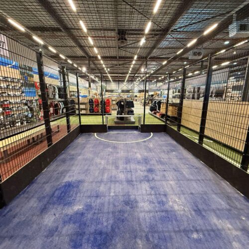Indoor hockeystick oefenkooi 29 Hockeyveldje, hockeystick oefenkooi: Bij de Vrijbuiter in Zaandam in aanbouw