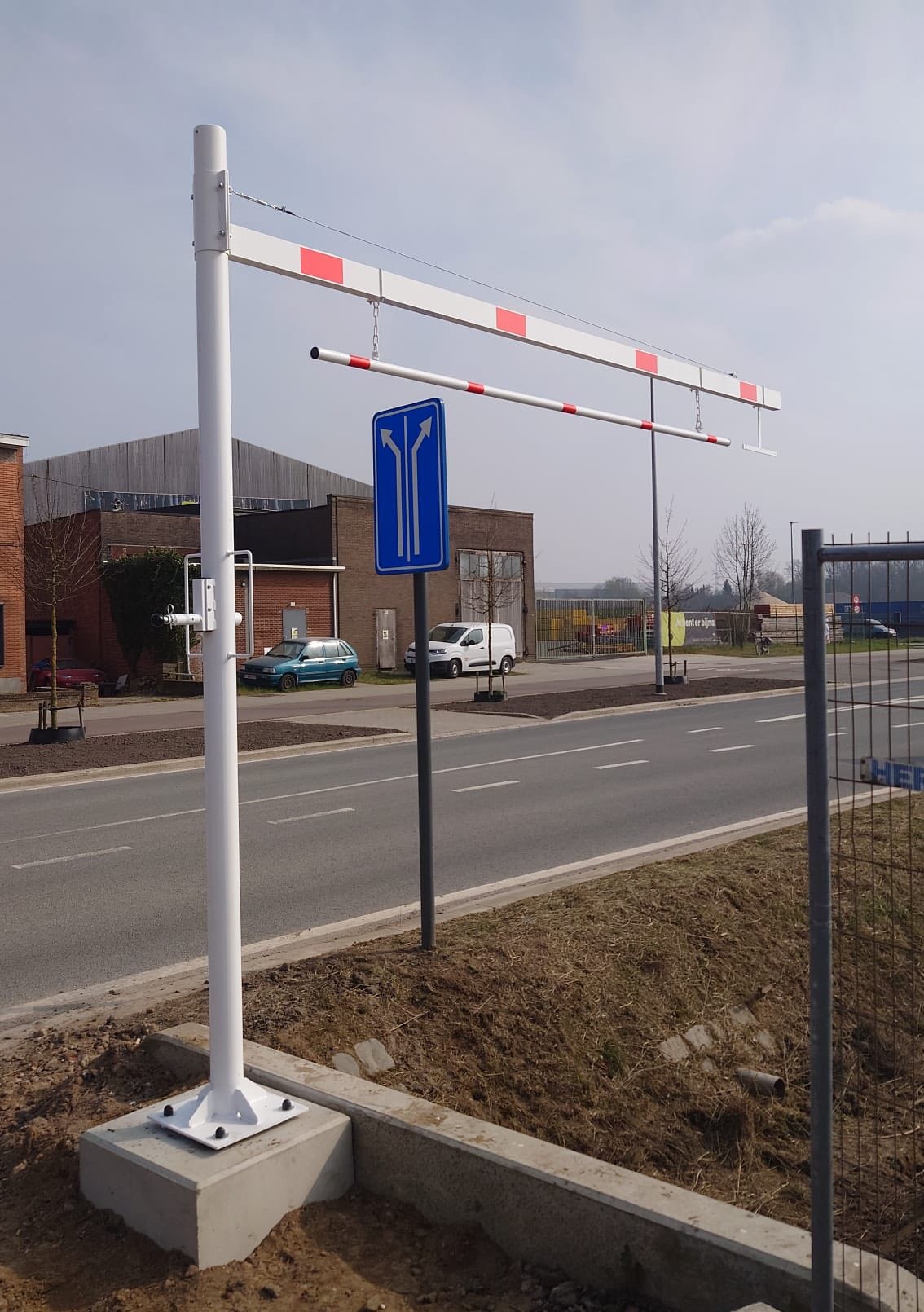 Hoogtebegrenzer met zwenk-arm 6 Onze hoogtebegrenzer met zwenkarm te Beerse (Belgie)