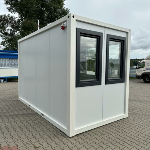 Prefab kantoorunit KLW 42 Kantoorunit Alicia 4x2m voor de binnenruimte. Deze kantoorunits zijn standaard voorzien van hijsogen en een heftruckvoorziening.