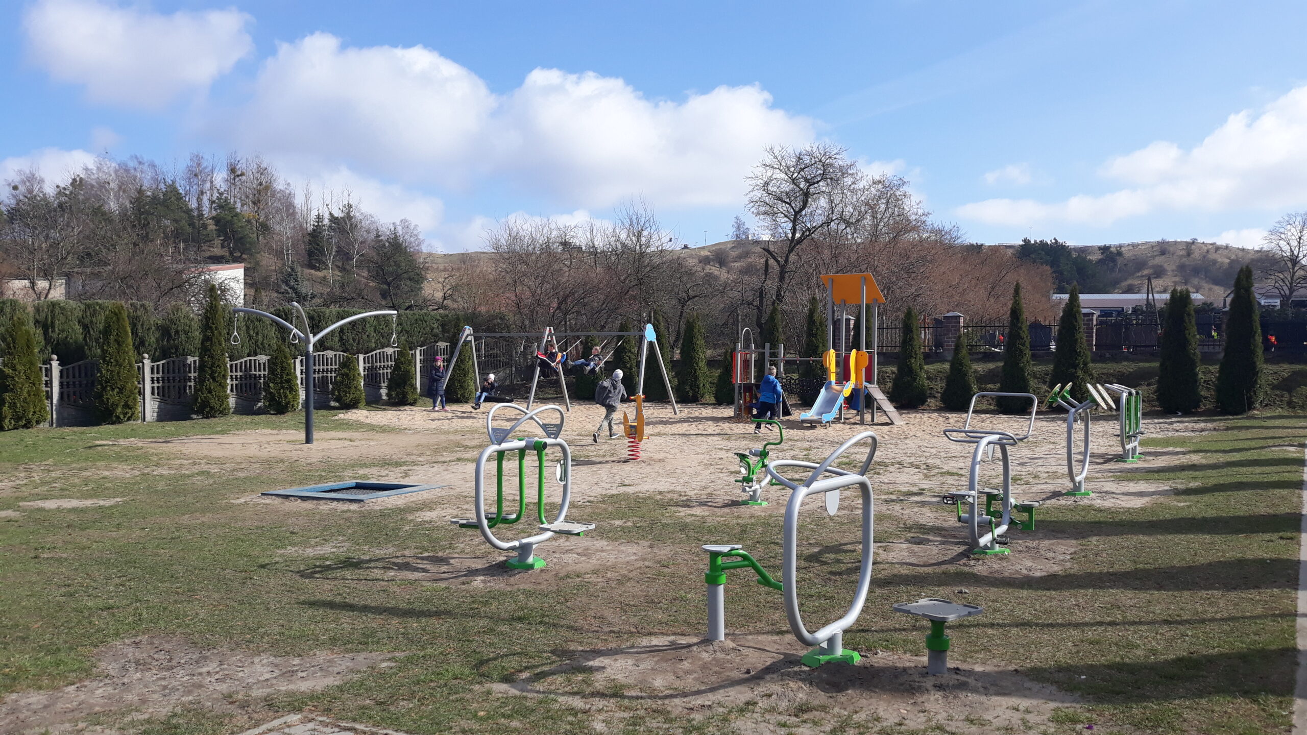 kinderfitnesstoestel De Rider 5 Hier uitgevoerd in grijs-groen, diverse kinderfitnesstoestellen. De nieuwe trend? Zeer veel mogelijkheden voor scherpe prijzen.