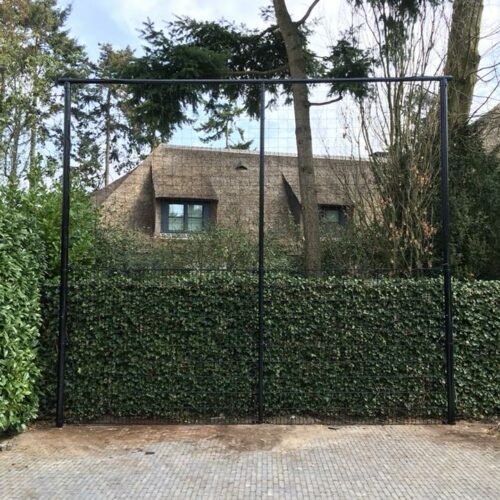 Ballenvanger op maat 120 Ook kleine ballenvangers. Afgebeeld een groene ral 6009 met net boven en dsm onder