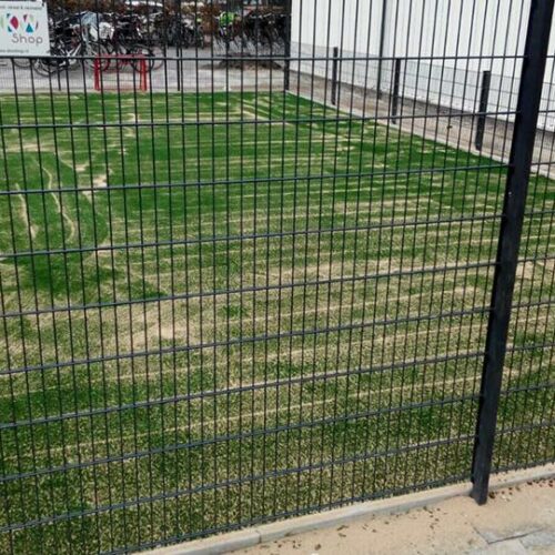 Kunstgras speelvloeren 64 Een pannaveld, kleine voetbalkooi uit onze Premium-serie, met ons Multiplay zandgevuld kunstgras.