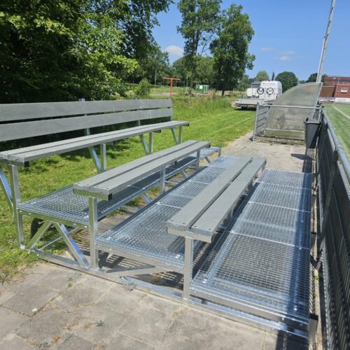 Modulaire sport- tribunes 89 De lengte van deze mini sporttribunes is onbeperkt, zodat u altijd voldoende zitplekken kunt realiseren op uw accommodatie.