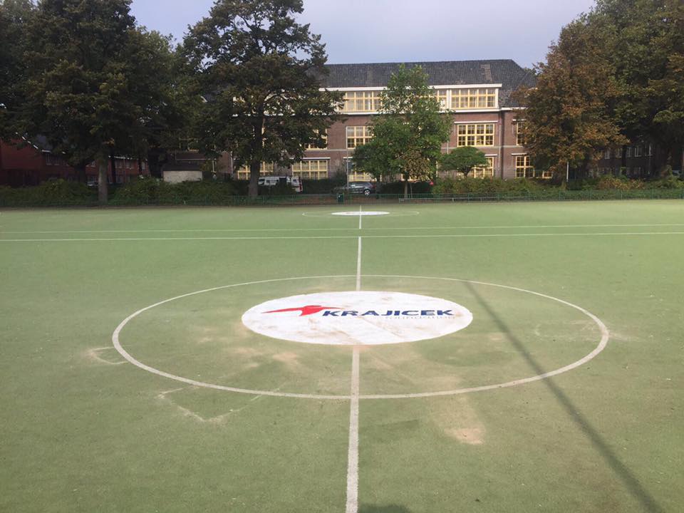 Kunstgras speelvloeren 21 1 van de Krajiceck-courts die we in 2017 gereviseerd hebben.