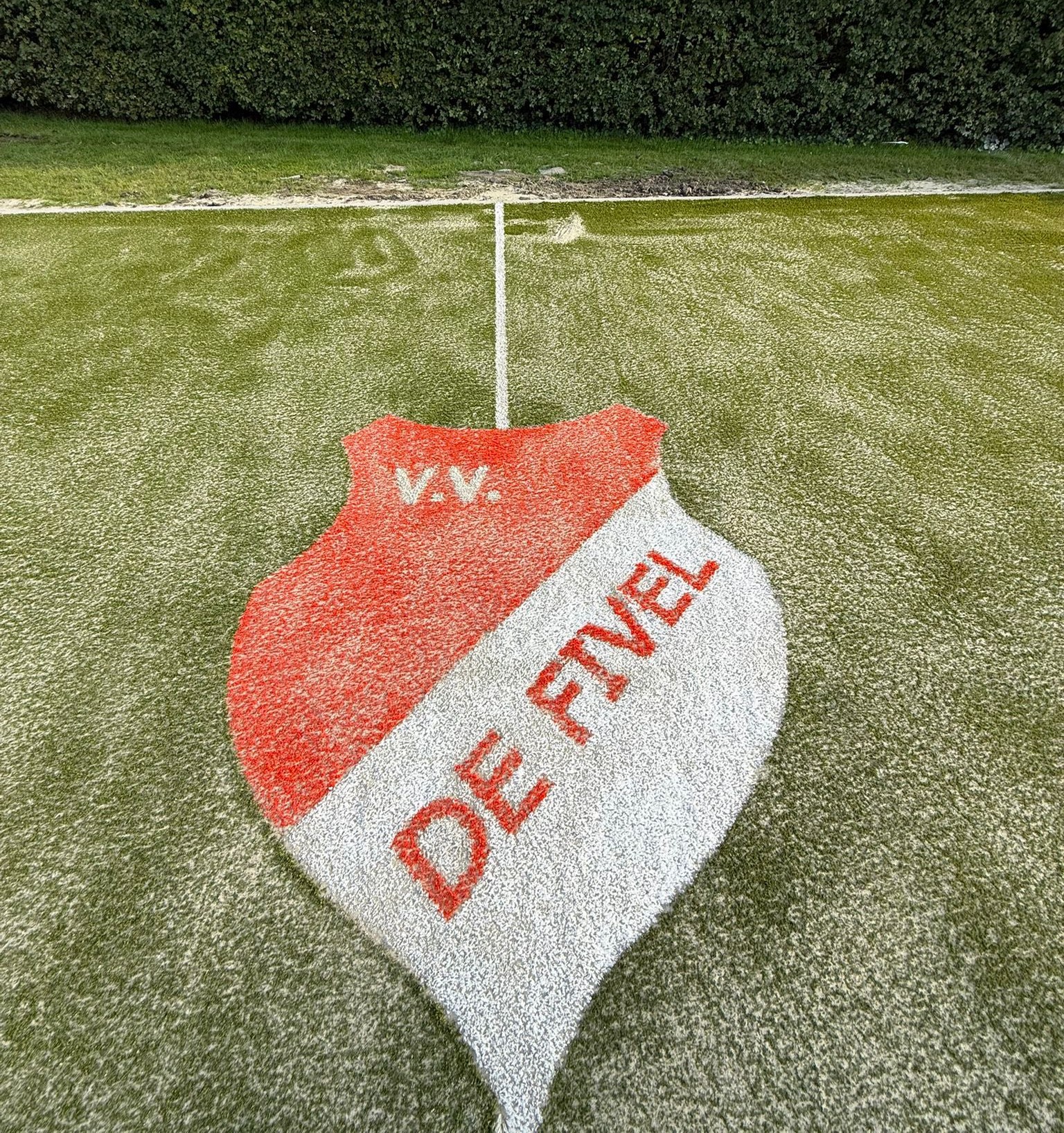 Kunstgras speelvloeren 57 Het Multiplay 24mm kunstgras zandgevuld is ideaal voor pannavelden en sportkooien met intensief gebruik.