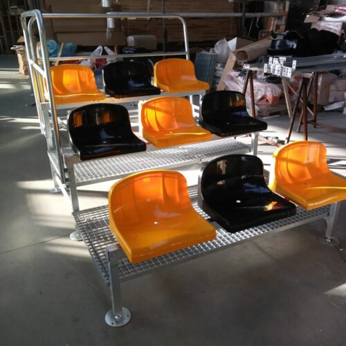 Modulaire sport- tribunes 68 Werkplaatsfoto van de assemblage van onze mini tribunes voor voetbal - hockey - tennis - korfbal.