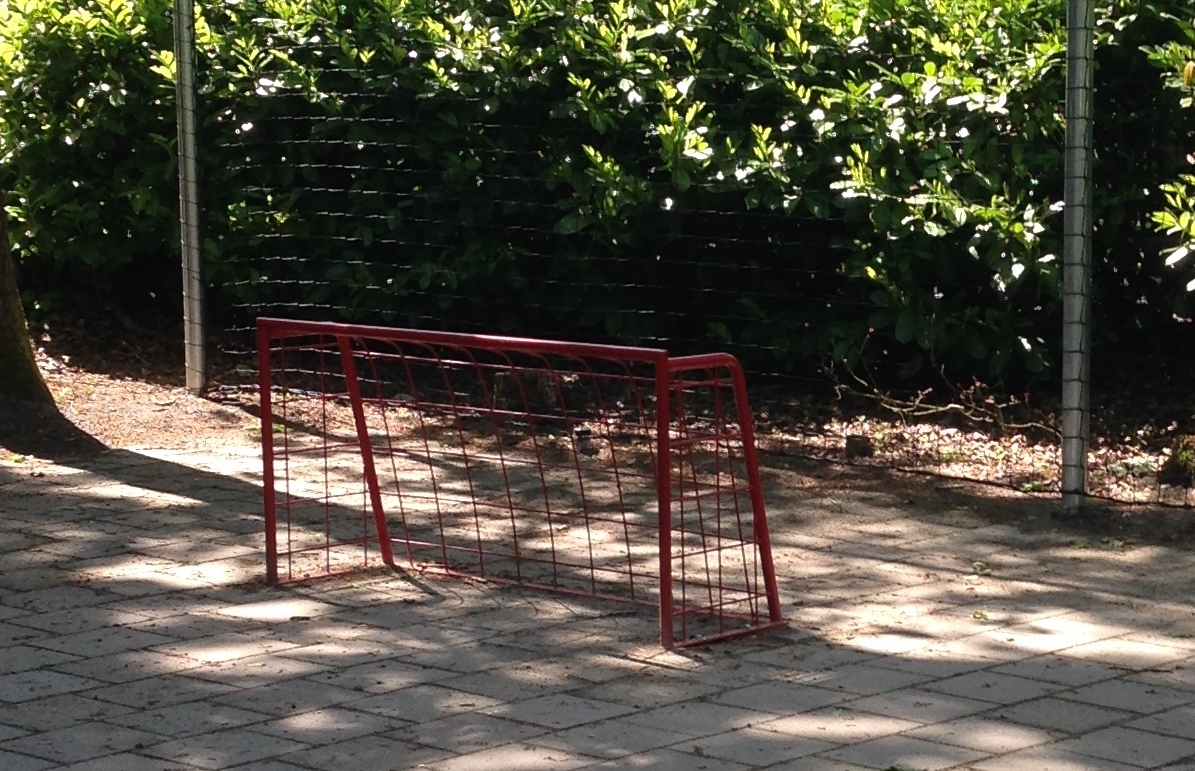 Voetbaldoeltjes model TRD210 2 Voetbaldoeltjes uit de TRD210-serie kunnen in diverse vrolijke kleuren geleverd worden. Tevens kunt u deze voetbaldoeltjes desgewenst eenvoudig permanent bevestigen.