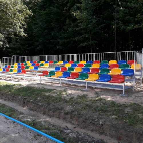 Modulaire sport- tribunes 79 Of het nu gaat om een kleine amateurclub of een grote sportvereniging, onze tribunes zijn volledig schaalbaar en aanpasbaar.