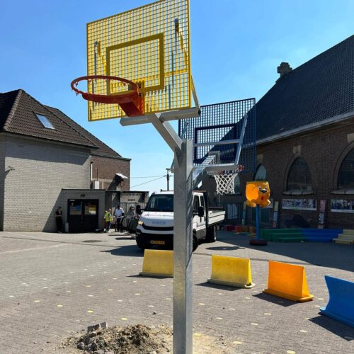 Basketbalpaal model Duo 36 Onze duo basketbaldoel kan eenvoudig in beton gezet worden. Heeft u liever deze basketbalpaal met een voetplaten 4 voorgeboorde gaten? Laat het ons weten.