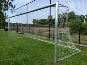 Onze opklapbare netbeugels passen op zowel P-model voetbaldoelen als WK-model voetbaldoelen.