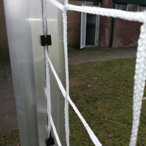 Pupillen voetbaldoel JVD180 50 Onze netplaatjes, een bijzonder nette en degelijke netbevestiging.