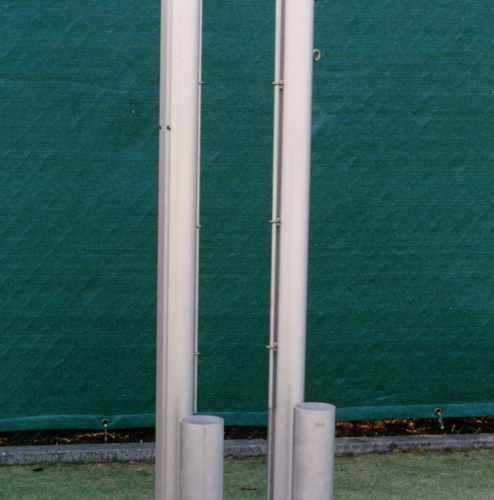 Aluminium netpalen Koker-model Export 13 Complete set. Deze netpalen voor tennisnetten zijn van geanodiseerd aluminium. Rond 83 mm.