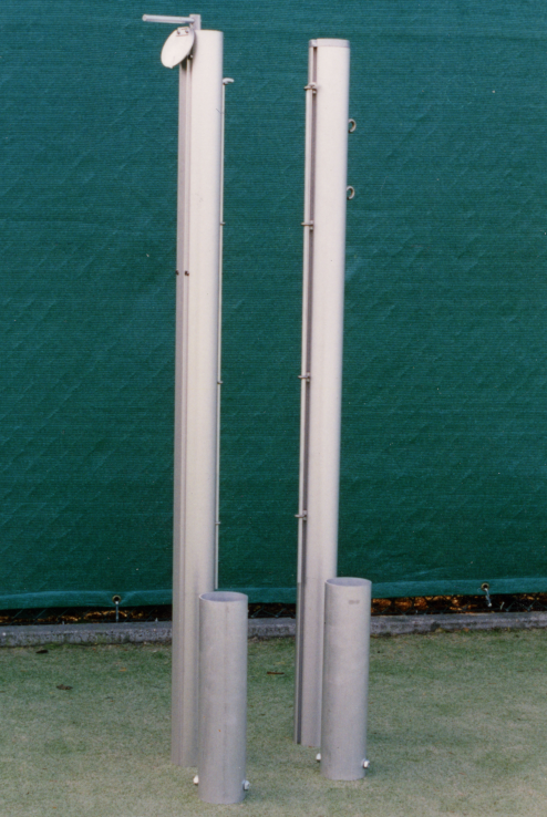Aluminium netpalen Koker-model Export 7 Complete set. Deze netpalen voor tennisnetten zijn van geanodiseerd aluminium. Rond 83 mm.