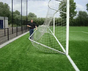 Opklapbare netbeugel voor seniorendoelen 22 Voetbaldoel VD111. Opklapbare netbeugels voor senioren voetbaldoelen. Zeer duurzaam en verrassend voordelig.