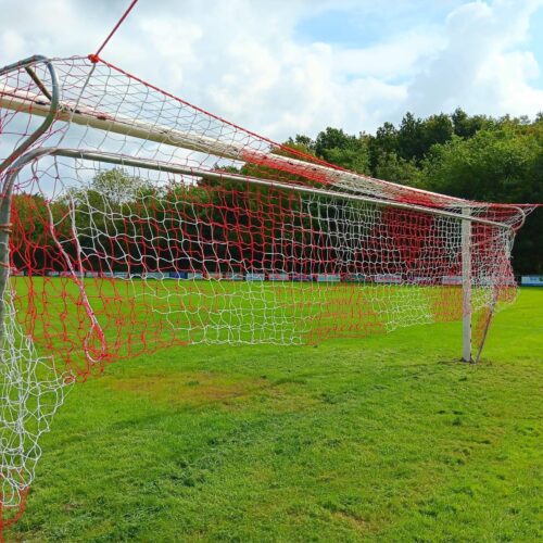 Opklapbare netbeugel voor seniorendoelen 23 Geef uw sportveld optimaal onderhoudsgemak met onze opklapbare netbeugel / maaibeugel.