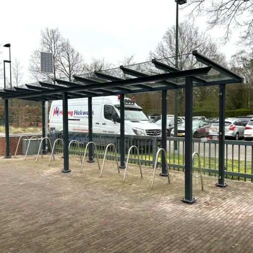 Fietsoverkapping Model City 45 Fraai om te zien en de ultieme duurzaamheid. Fietsoverkappingen uit onze moderne City-lijn
