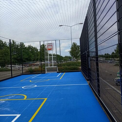 Sportvloercoating 66 Onze expertise in het aanbrengen van sportcoatings en belijningen stelt ons in staat om u te voorzien van een hoogwaardige afwerking die zowel functioneel als visueel aantrekkelijk is, perfect voor elke sportomgeving.