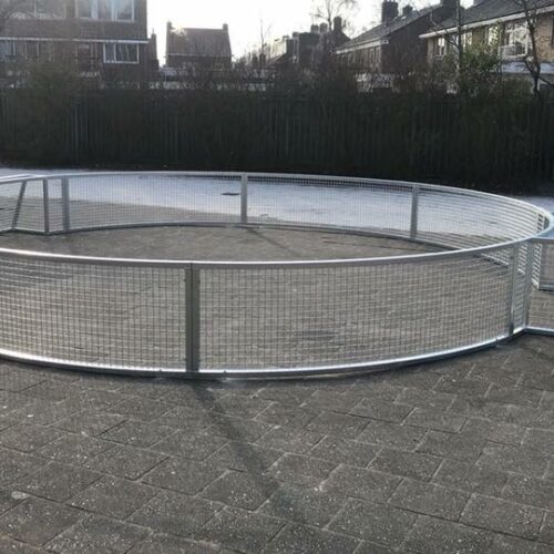 Pannakooi Match 105 Pannakooi Match, hier is gekozen voor permanente plaatsing op betonpoeren.