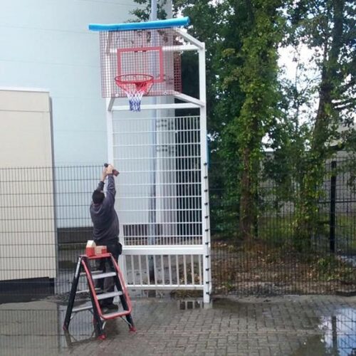 Voetbaldoel-basketbalcombi Model VBC180 46 Deze voetbaldoel basketbalcombinaties zijn goed zelf te installeren, vanzelfsprekend kunnen ook wij dit voor u verzorgen.