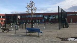 Onze skatebanken, een parkbank model Station en onze multi-sportkooi