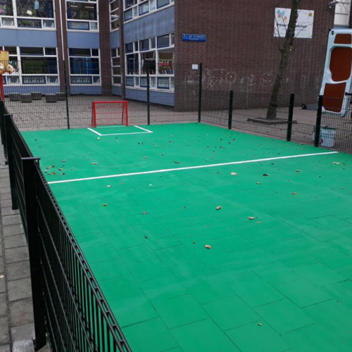 Sportvloercoating 69 Afgebeeld een pannaveld uit onze Premium-serie met groene vloercoating en eenvoudige belijning.