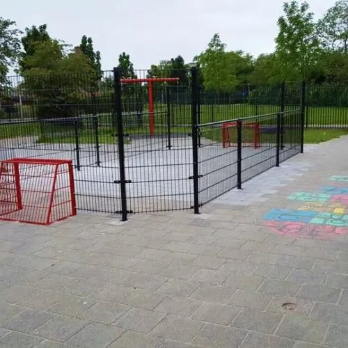 Pannaveld PS50+  Lengte ca. 8 meter, uitgevoerd met leunbuis. Ideale pannaveldjes voor basisscholen.