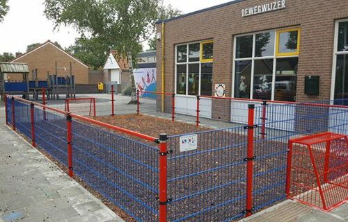 Pannakooi PS100 Basic 116 Pannaveld model Basic. Gepoedercoat in blauw en rood.